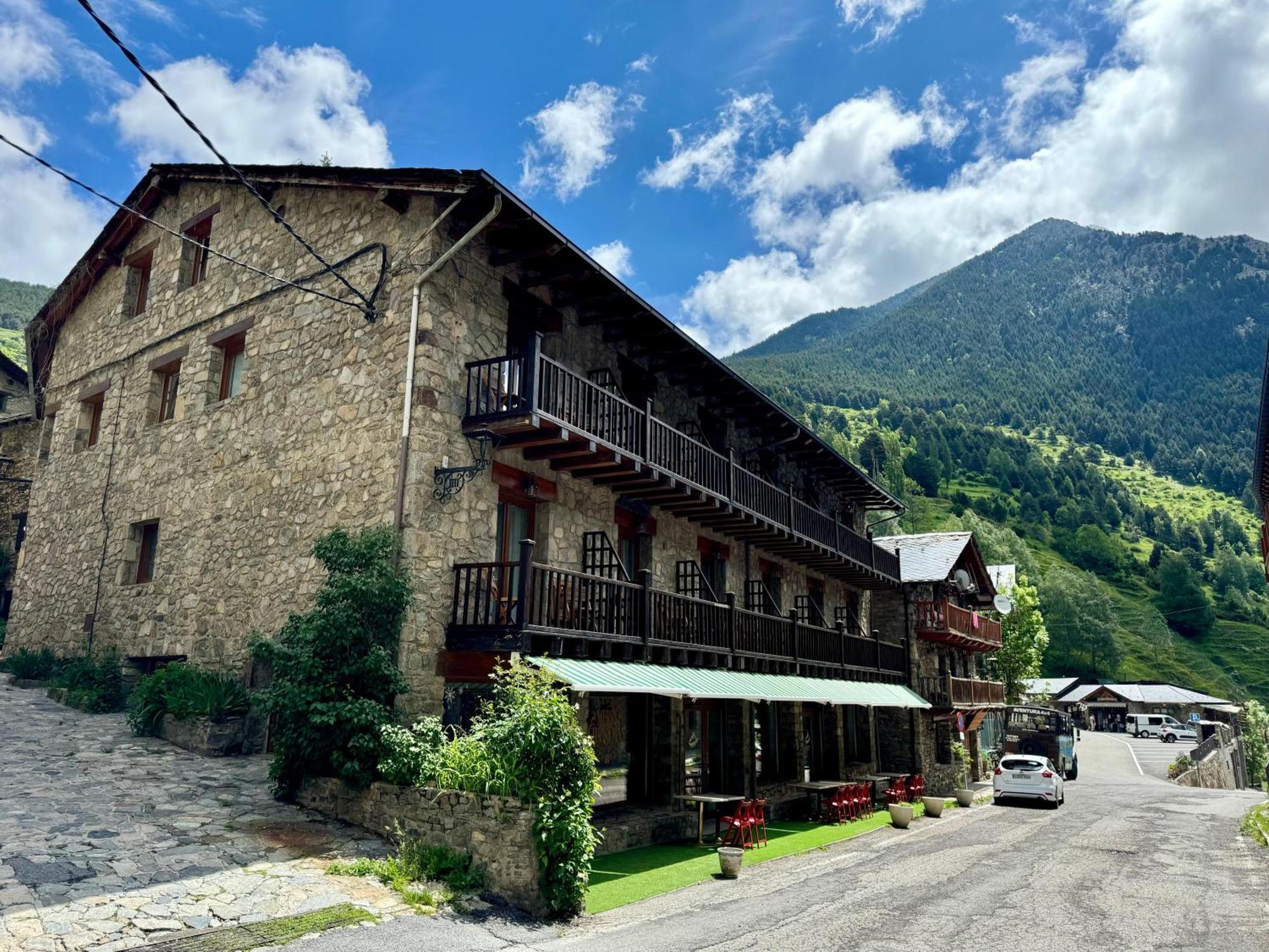Hotel Valls Valira Os de Civís Екстериор снимка