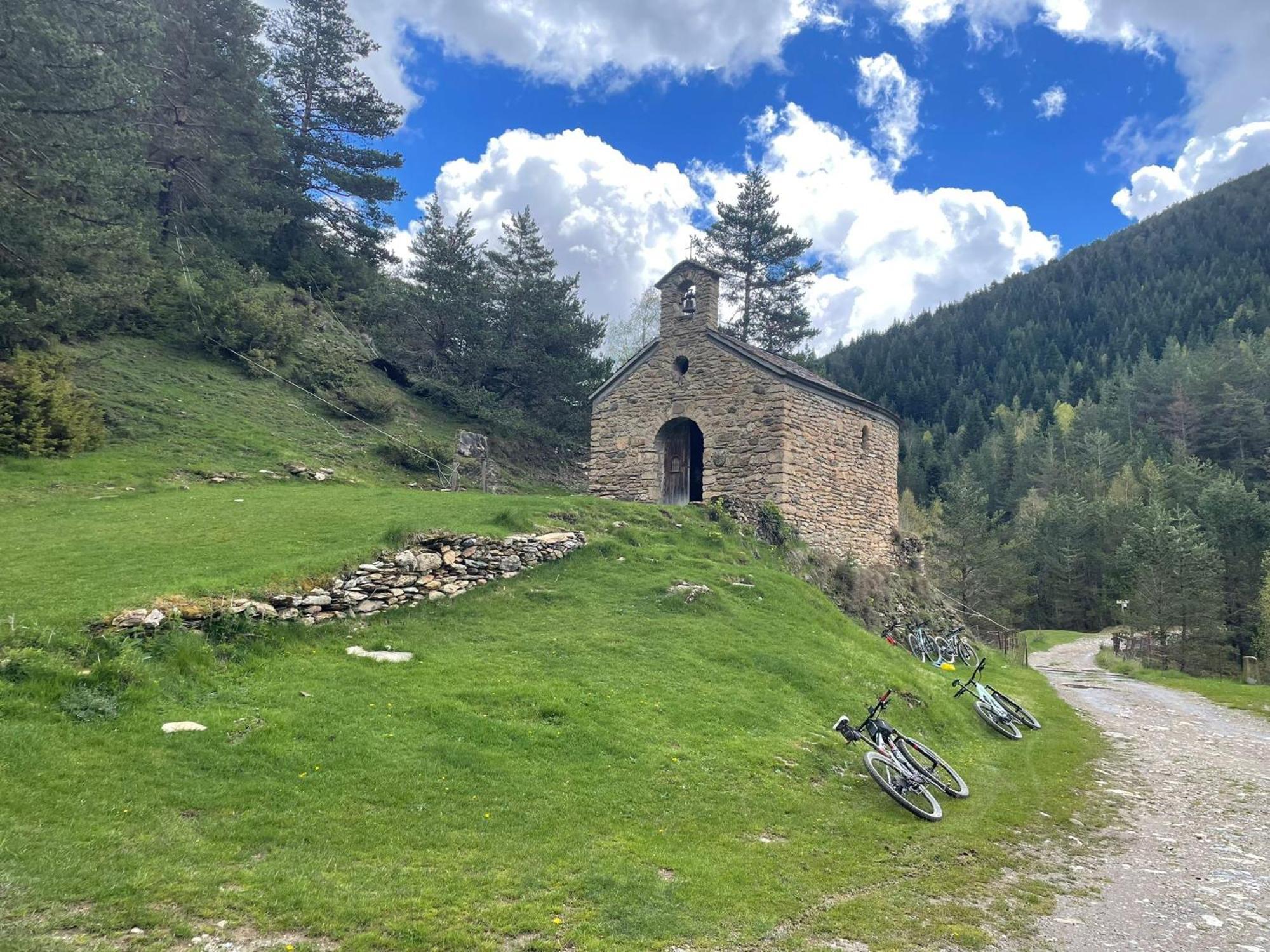 Hotel Valls Valira Os de Civís Екстериор снимка