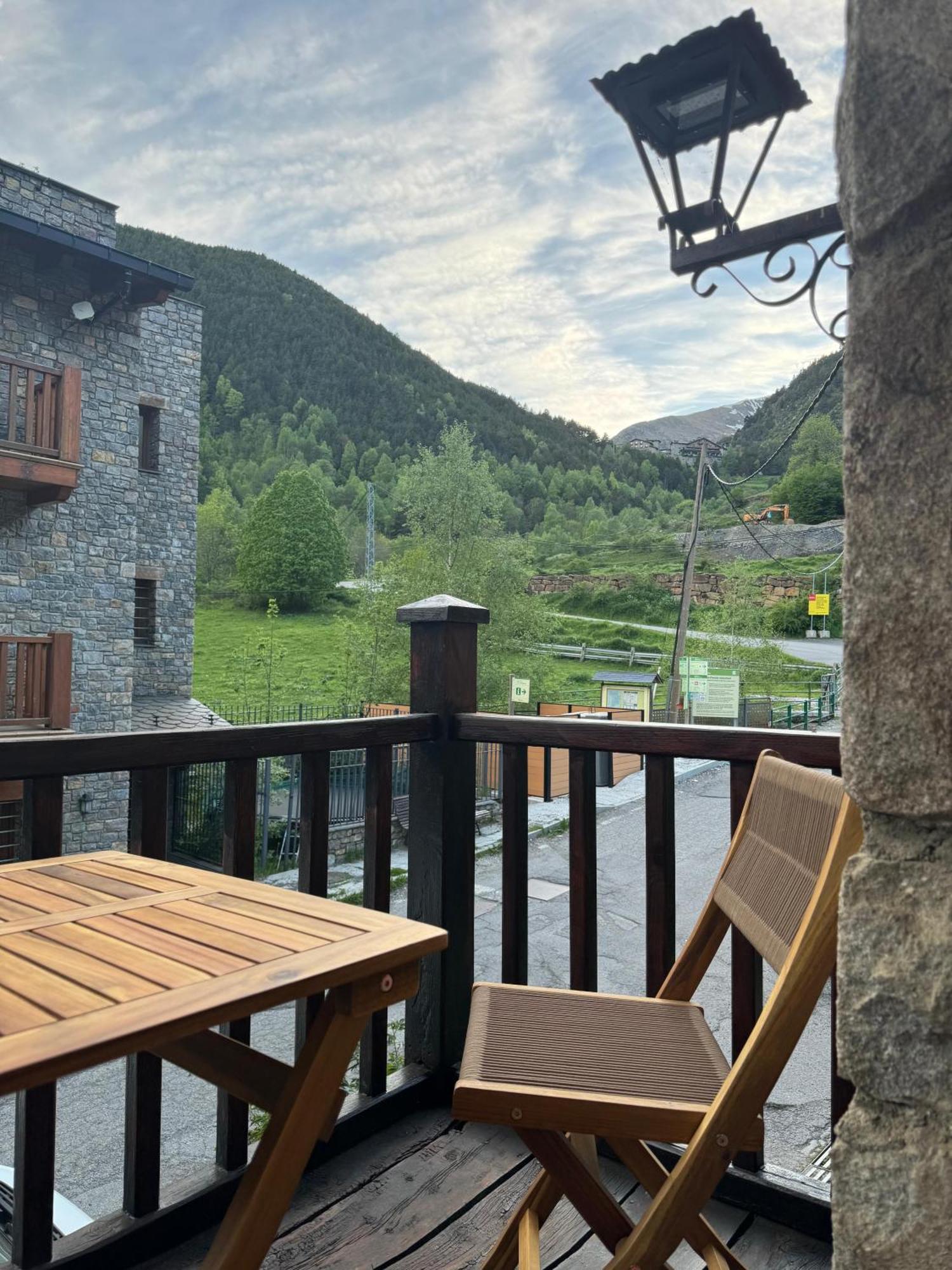Hotel Valls Valira Os de Civís Екстериор снимка