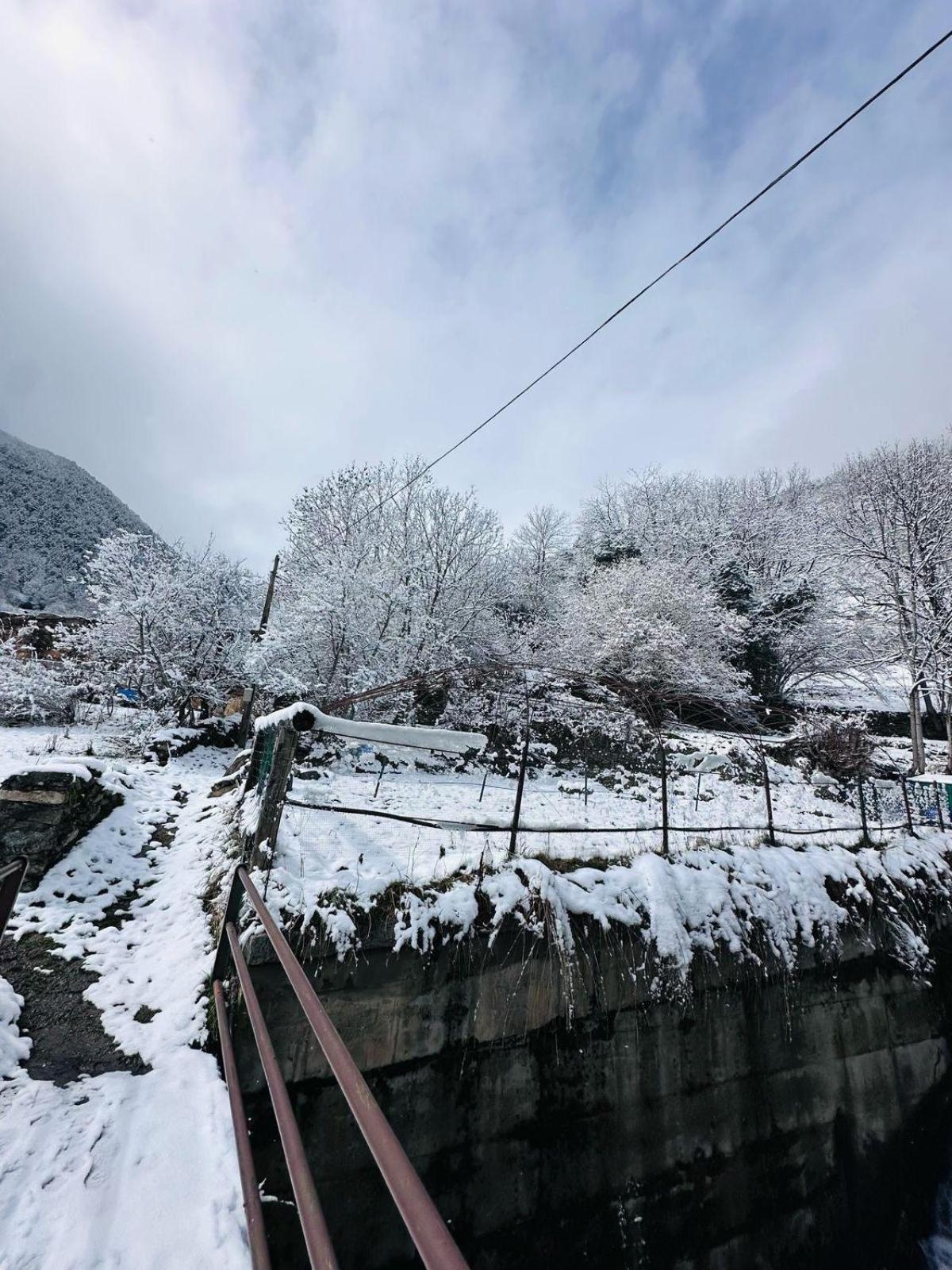 Hotel Valls Valira Os de Civís Екстериор снимка